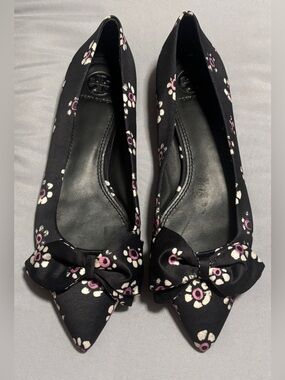 Tory Burch Black Floral Bow Pointed-Toe Ballet Flats with Pink Accents